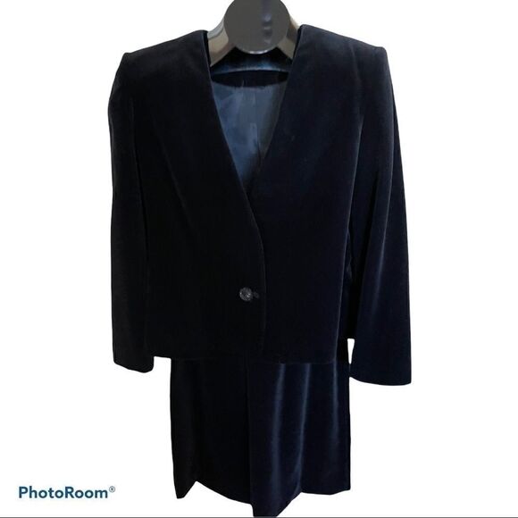 Vintage Black Crushed Velvet Skirt Suit, 10 Petite - Picture 2 of 3
